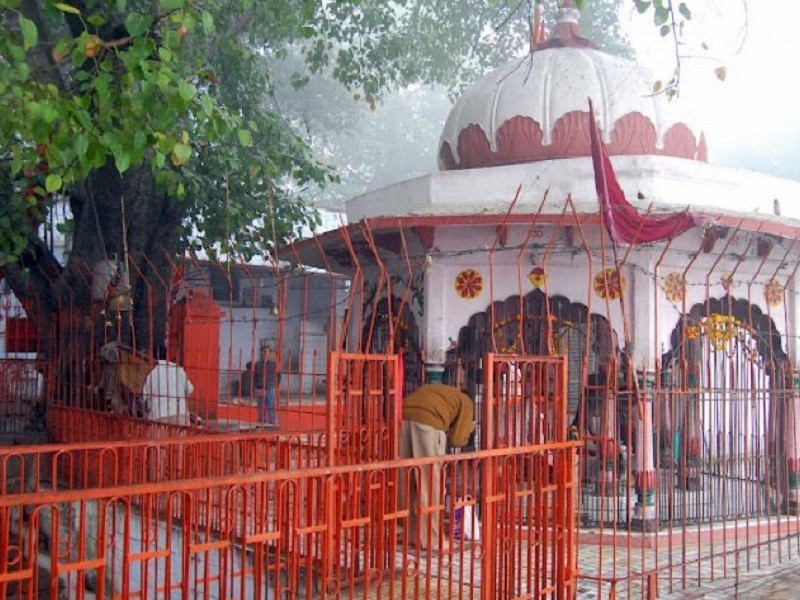Mankameshwar Temple in Prayagraj